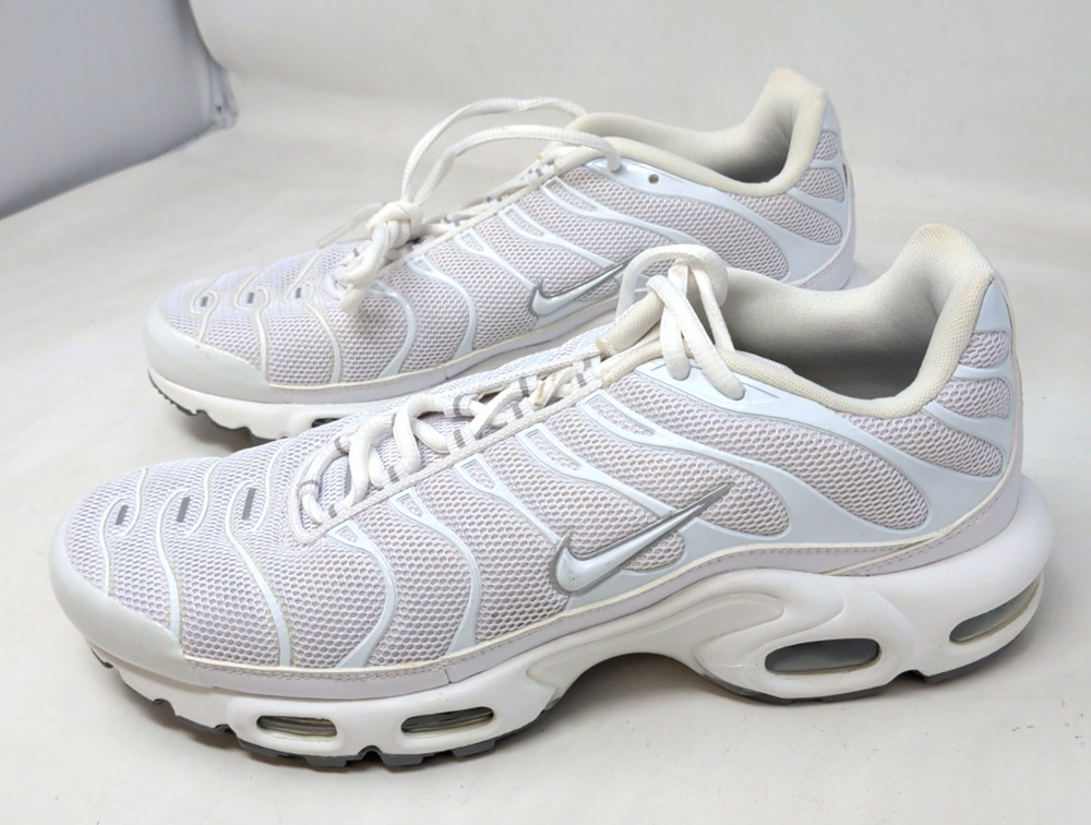 Nike Air Max Plus Triple White Grey Sneakers (Mens Size 8.5) 604133-139 NEW !!!